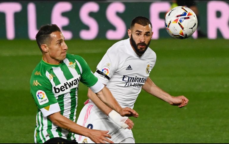 Guardado fue el enlace para encontrar a Sergio Canales, el faro, en las arriesgadas y efectivas salidas de balón. AFP / G. Bouys