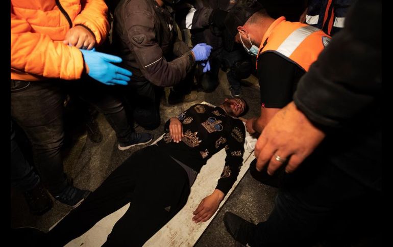 Cientos de policías se desplegaron este sábado en las inmediaciones de la Ciudad Vieja para evitar más violencia después de días de enfrentamientos entre judíos, palestinos y fuerzas de seguridad. EFE/A. Safadi