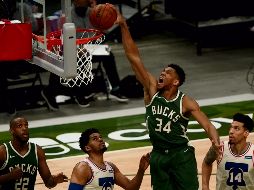 Antetokounmpo aumentó a 12 mil 023 el número de puntos en su carrera. AP/M. Gash