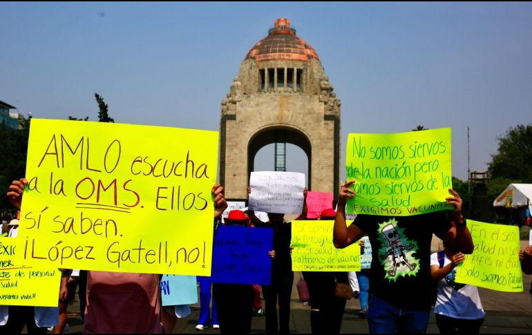 Los manifestantes portaban pancartas con leyendas como  