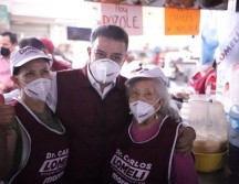Carlos Lomelí realizó este domingo un recorrido por la colonia Santa Teresita. Cortesía