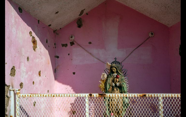 Impactos de bala quedan en las paredes de un santuario en El Aguaje. EFE/I. Villanueva