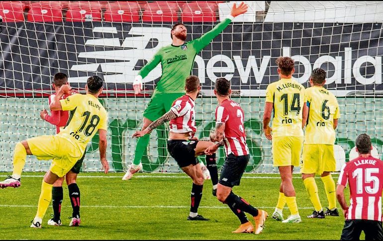 GOL. Con un certero remate de íñigo Martínez de cabeza, el Athletic logró la victoria en casa. EFE