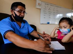 Se prevé que todos los maestros estén vacunados el 4 de mayo con las vacunas que ya llegaron y están siendo distribuidas en las regiones del Estado. AP / ARCHIVO