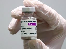 De momento, en EU esperan liberar los primeros 10 millones de dosis en las próximas semanas y otros 15 millones hacia junio. AP / ARCHIVO