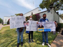 Esta es la cuarta protesta en el mes que llega a casa Jalisco para exigir ahí ayuda de las autoridades estatales. EL INFORMADOR / R. Bobadilla