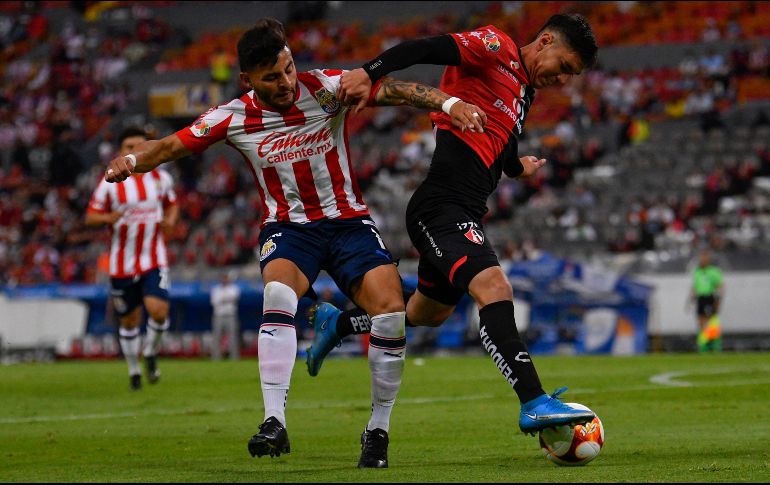 Chivas y Atlas se enfrentaron el fin de semana pasado en una edición más del Clásico Tapatío, pero ahora ambas escuadras buscarán sellar su boleto a repesca en la última fecha del certamen. IMAGO7