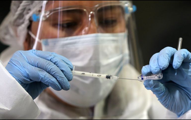 El análisis también observó una protección contra el COVID-19 catorce días después de la vacunación, en todas las edades.EFE