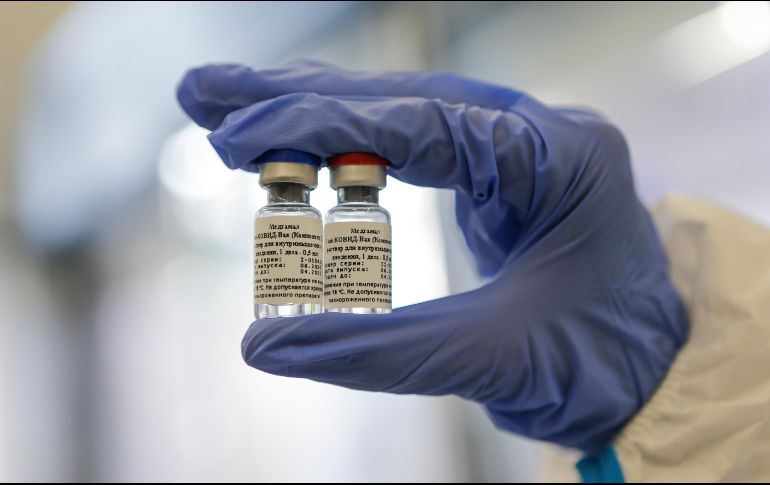 La cuenta oficial de la vacuna Sputnik V en Twitter dijo que el trabajo para el llenado final en México comenzará en mayo. AFP / ARCHIVO