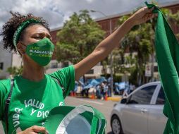 Una mujer participa en una manifestación que exige la despenalización del aborto en tres causales este miércoles, en Santo Domingo. EFE/F. Spotorno