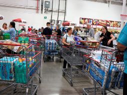 Aseguran que pedir a los consumidores el comprobante de compra antes de que salgan atenta contra la libertad, seguridad o integridad personales, ''bajo pretexto de registro''. EFE / ARCHIVO