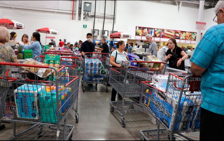 Aseguran que pedir a los consumidores el comprobante de compra antes de que salgan atenta contra la libertad, seguridad o integridad personales, ''bajo pretexto de registro''. EFE / ARCHIVO