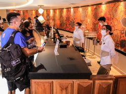 Entre las personas que planean viajar para visitar algún familiar o amigo destaca que 55% iría a playas, 55% a ciudades y 51% a pueblos mágicos. EFE/ ARCHIVO