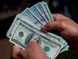 Al menudeo el billete verde registra un repunte de 16 centavos con respecto a ayer. EFE/ARCHIVO