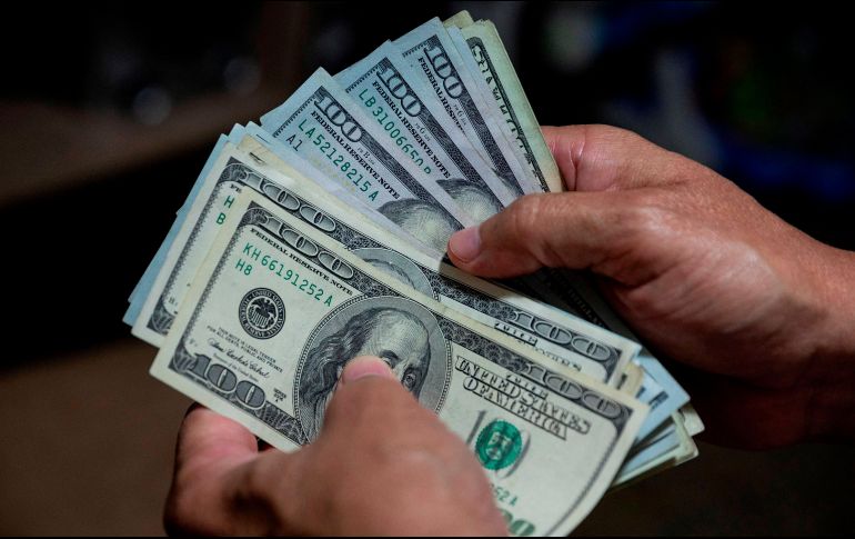 Al menudeo el billete verde registra un repunte de 16 centavos con respecto a ayer. EFE/ARCHIVO