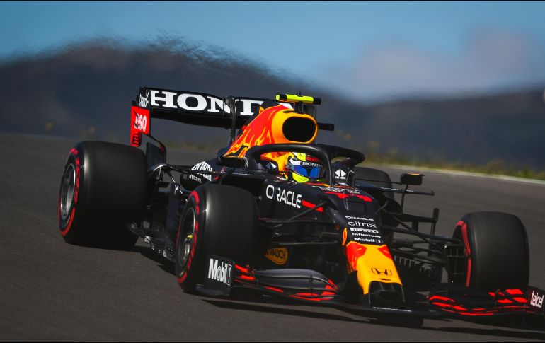 En su segundo ensayo libre, ''Checo'' terminó en la décima posición. EFE / J. Sena Goulao