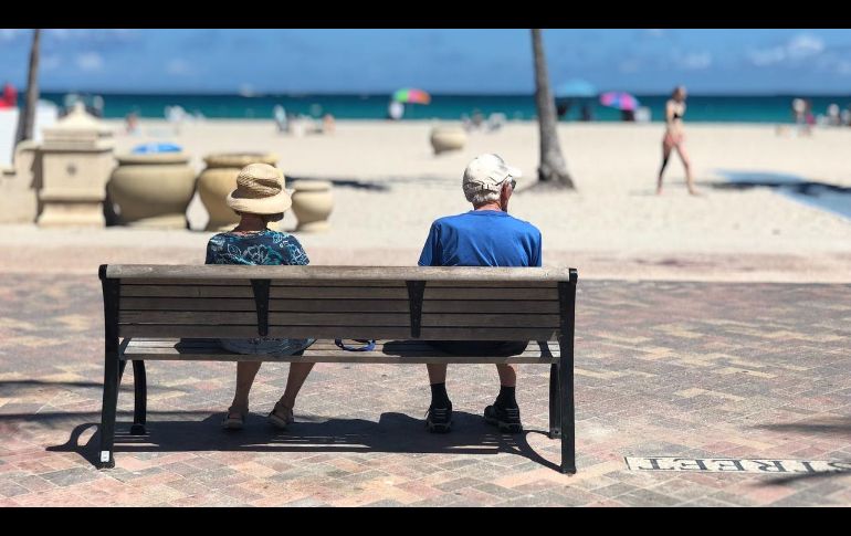 Personal de un salón de belleza en Canadá enseñó a un hombre mayor a peinar a su esposa. ESPECIAL / PEXELS