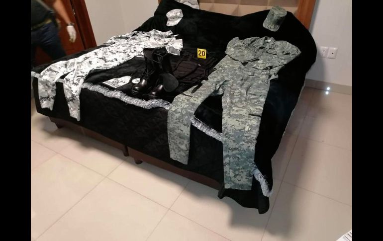 Autoridades realizaron las labores de registro en una casa de la calle Del Archiduque. ESPECIAL/Fiscalía de Jalisco