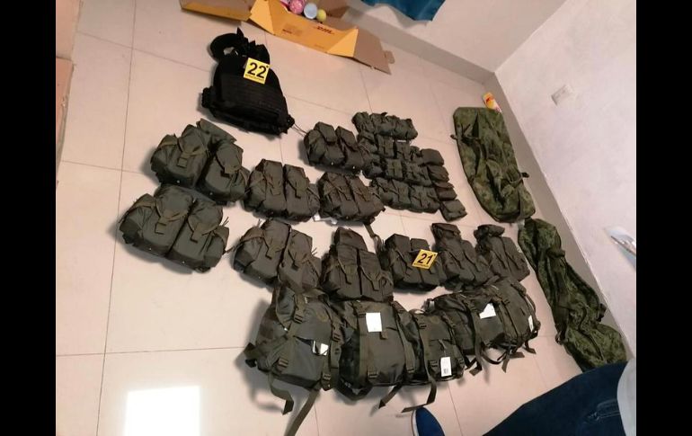 Autoridades realizaron las labores de registro en una casa de la calle Del Archiduque. ESPECIAL/Fiscalía de Jalisco