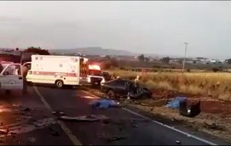 El percance ocurrió sobre el Anillo Periférico Salvador Zúñiga a la altura del Camino a Santa Bárbara. ESPECIAL