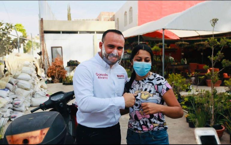 El candidato visitó este sábado la colonia Santa Cecilia. ESPECIAL