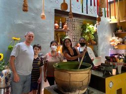 Un restaurante dio a conocer este sábado en redes sociales las imágenes de López-Gatell. FACEBOOK/Restaurante Las Quince Letras