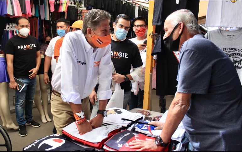 Juan José Frangie hizo un recorrido por el Tianguis del Sol. ESPECIAL