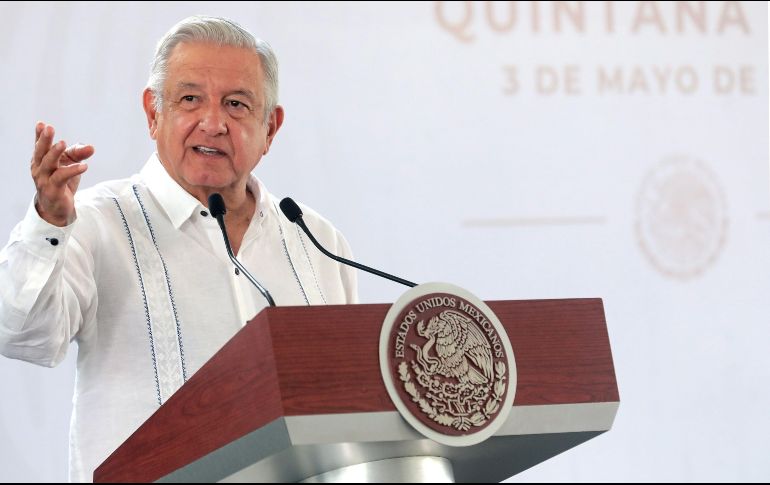 AMLO asegura que poco a poco ha ido cambiando el estilo de comportarse de los servidores públicos. EFE