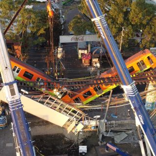 Siguen buscando a sus familiares tras accidente en L12 del Metro de la CDMX