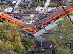 Vista aérea realizada con un dron que muestra el colapso de los vagones del Metro en la Ciudad de México. EFE / S. Gutiérrez