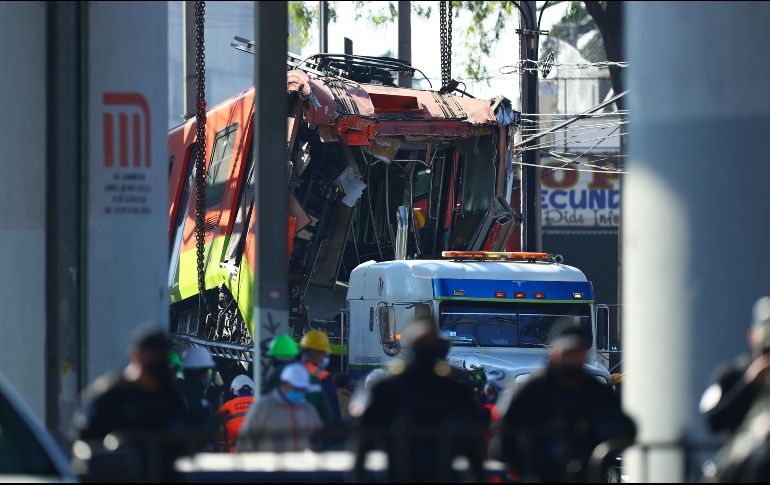 En el lugar aún continúan los trabajos por lo que se espera que en los próximos minutos retiren el último vagón faltante. EFE / C. Ramírez