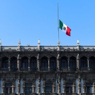 Izan banderas a media asta por víctimas de la L12 del Metro de la CDMX