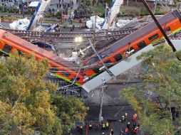 Vista aérea realizada con un dron que muestra el colapso de los vagones del Metro. EFE/S. Gutiérrez