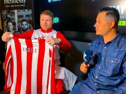 El boxeador se mostró agradecido por recibir el detalle de parte del equipo rojiblanco. TWITTER / @Chivas