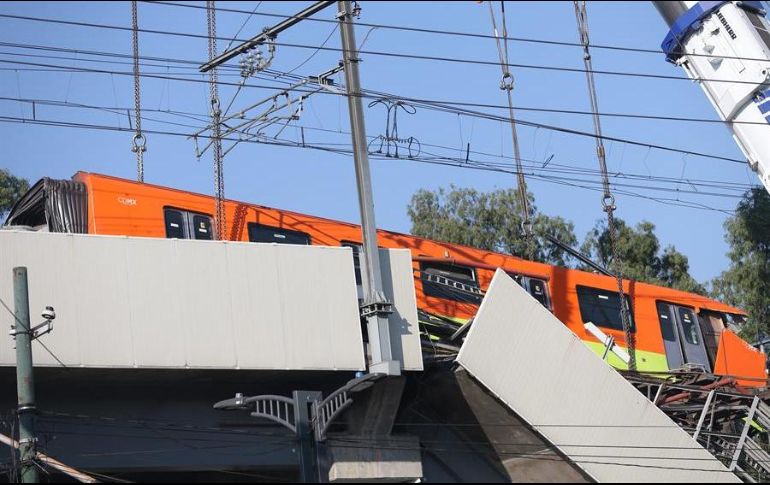 Nancy Lezama viajaba en el vagón siniestrado junto a su hermana Tania, quien fue trasladada de gravedad al hospital Xoco. EFE/S. Gutiérrez