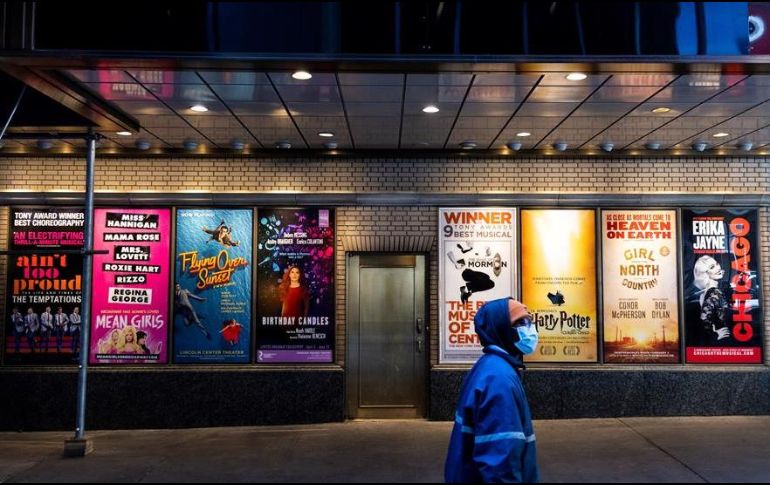 Vista de carteles de shows en teatros de Broadway cerca del Times Square, en Nueva York. EFE/ARCHIVO