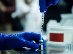 La cantidad diaria de dosis administradas está disminuyendo y las autoridades quieren convencer a los indiferentes o escépticos de que se vacunen. AFP / ARCHIVO