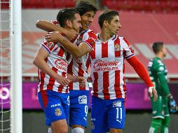 A Jesús Angulo (I) se le vio salir a la charla previa a iniciar los trabajos para estar con el equipo, pero una vez terminada, se fue a las zonas especiales que hay en el estadio para trabajar en su rehabilitación. IMAGO7