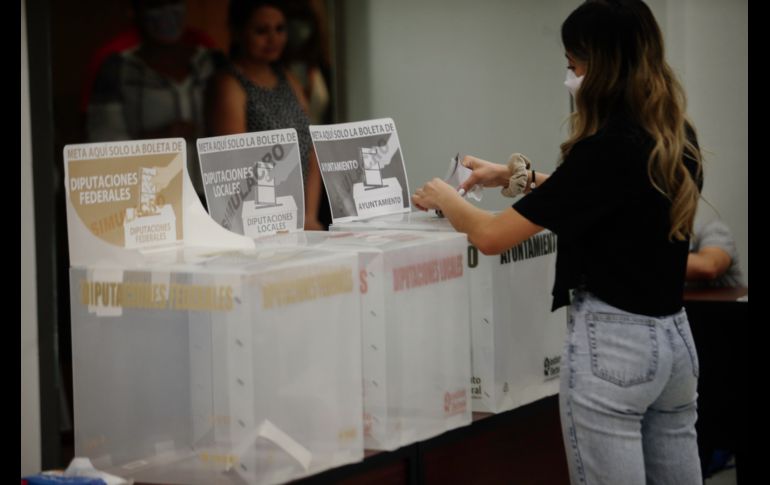 10 mil 123 mesas de casillas serán sanitizadas antes, durante y después del proceso, además los funcionarios de casilla portarán careta. EL INFORMADOR / G. Gallo