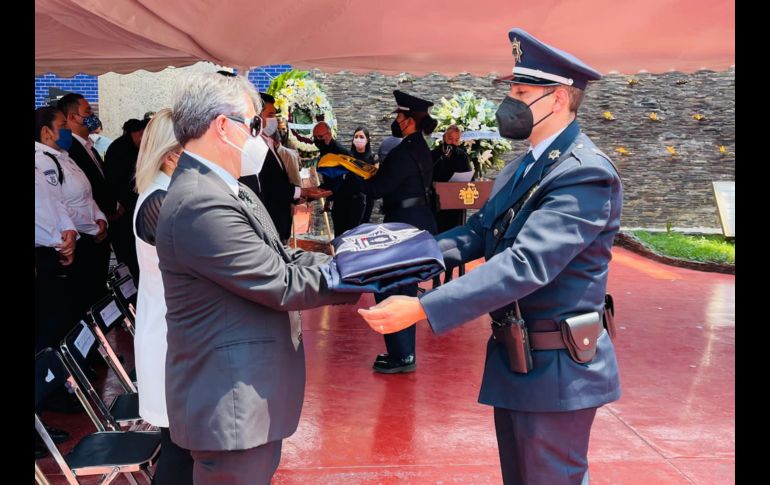 Este homenaje póstumo se llevó a cabo ya que Villa Arce fue un “elemento fallecido por cumplir su deber”, señala la comisaría tapatía. ESPECIAL / Policía de Guadalajara