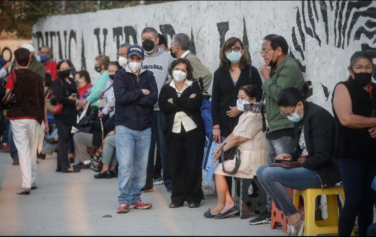 De no implementar el modelo de turnos el problema acrecentará una vez que se llegue a la vacunación de grupos poblacionales más extensos, afirman. EL INFORMADOR / F. Atilano