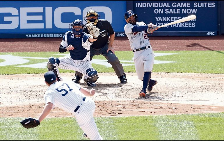 José Altuve estuvo sólido con el madero para ayudar a la victoria de Houston. EFE/J. Szenes