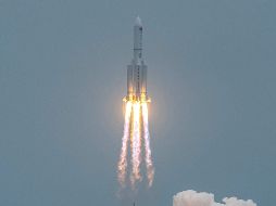 El cohete Long March 5B no es el primero en el que China pierde control de un componente espacial que regresa a la Tierra. AFP / ARCHIVO