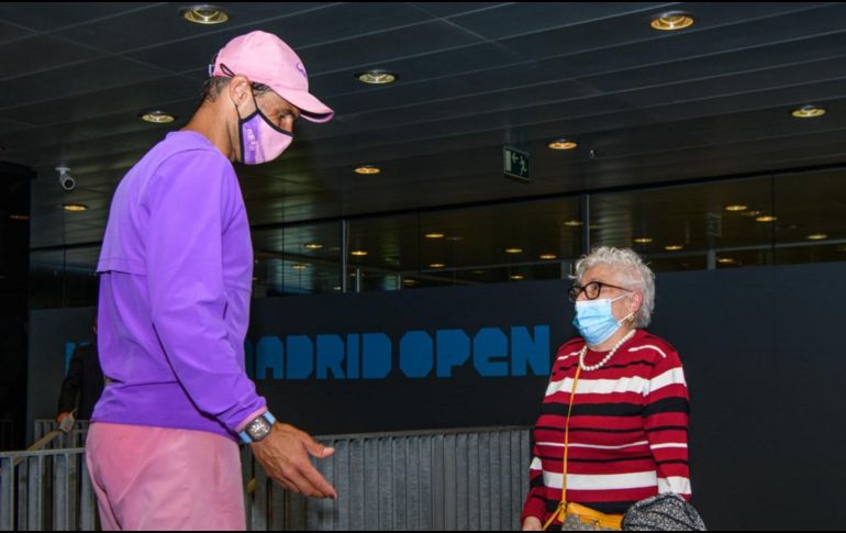 A través de ese medio, Carlos pidió si Nadal podía tomarse una foto con su abuela, solicitud que fue cumplida. TWITTER / @MutuaMadridOpen