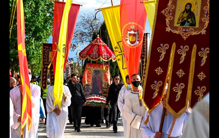 La procesión, una de las más importantes de los Balcanes, tiene una tradición de casi dos siglos. EFE/G. LicovskI
