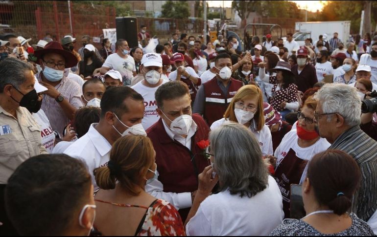 El morenista se reunió este sábado con varias centenas de madres de familia. ESPECIAL