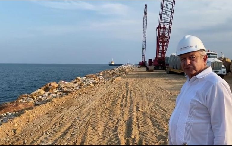 López Obrador en el video difundido en sus redes sociales desde el puerto de Salina Cruz, Oaxaca. FACEBOOK/lopezobrador.org.mx