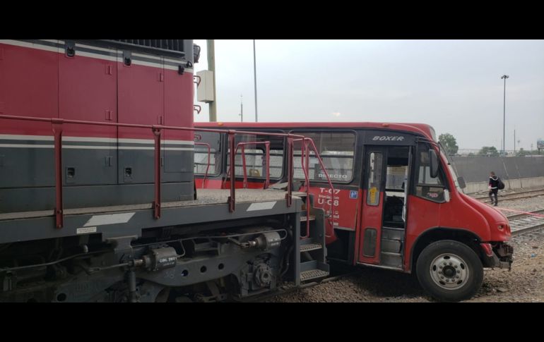 Debido al percance el punto quedó cerrado a la circulación. ESPECIAL / Protección Civil y Bomberos Guadalajara