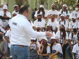 Uribe ha presumido el respaldo de liderazgos ex panistas y ex priistas. ESPECIAL /