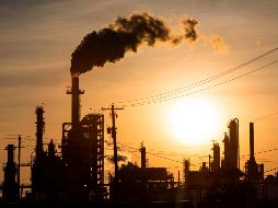 En las suspensiones, el juez señaló que la reforma a la Ley de Hidrocarburos establece sanciones que afectan la competencia y libre concurrencia que pueden resultar contrarias a la constitución. AFP / ARCHIVO